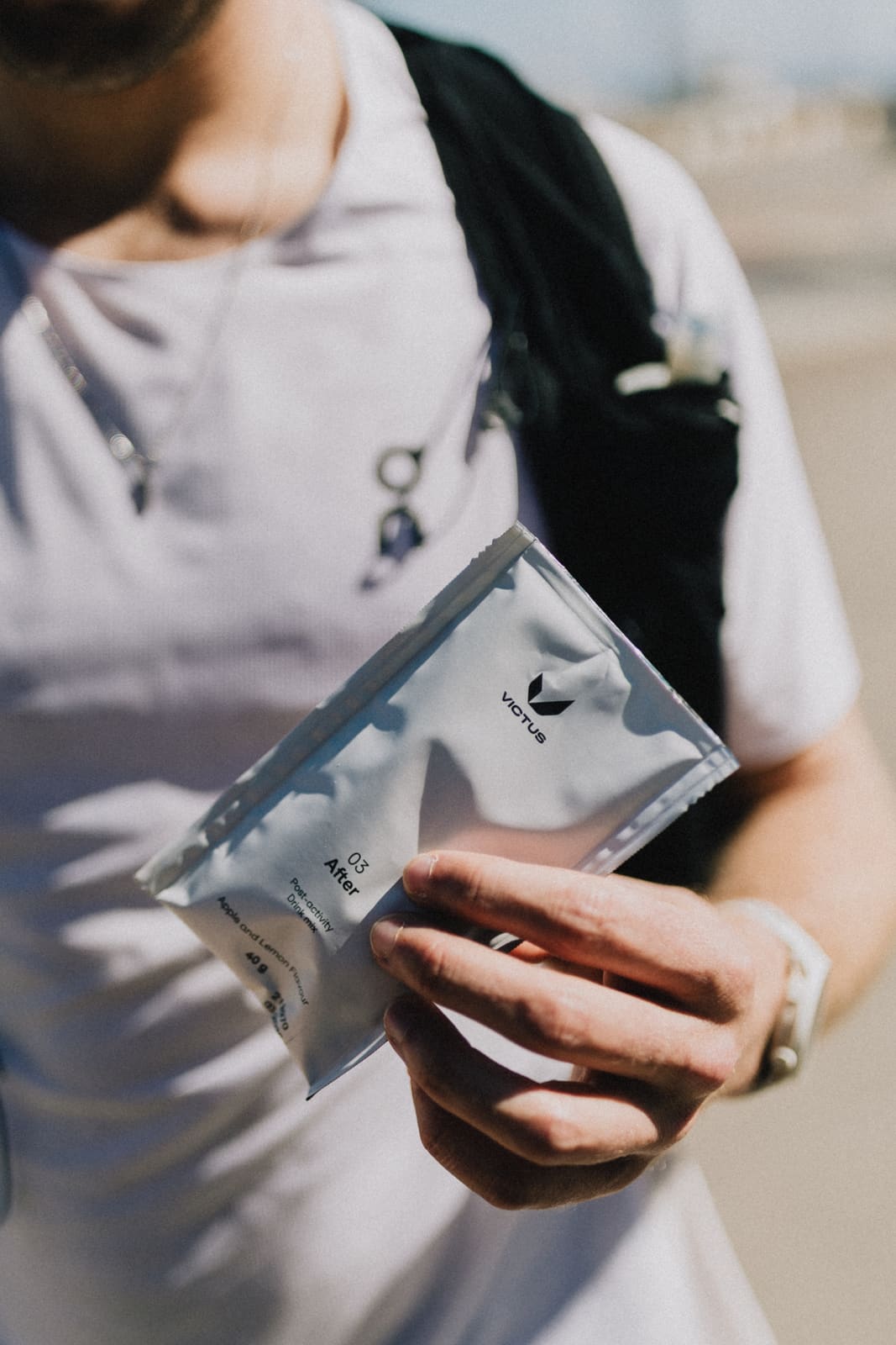 Runner with Victus nutrition pack